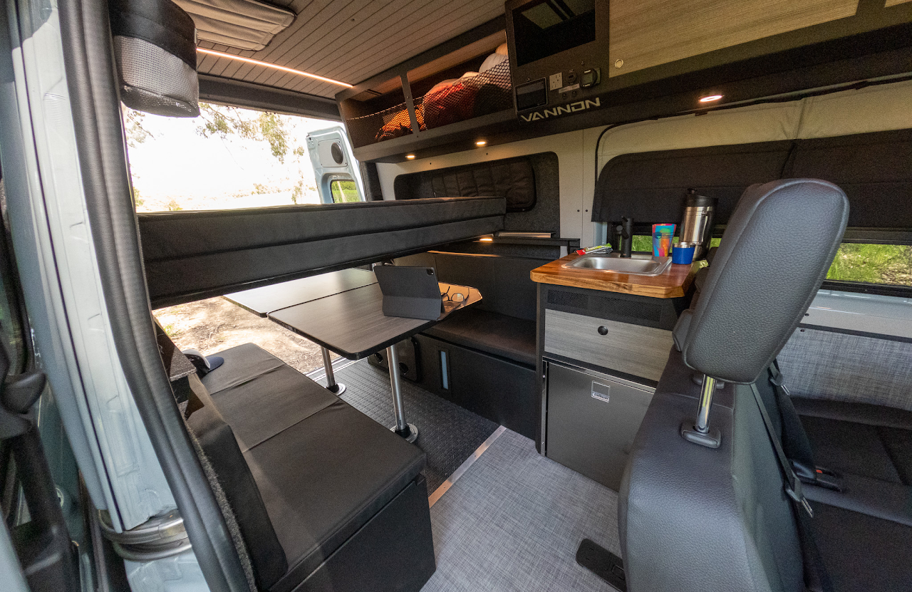 Café Dinette Workstation